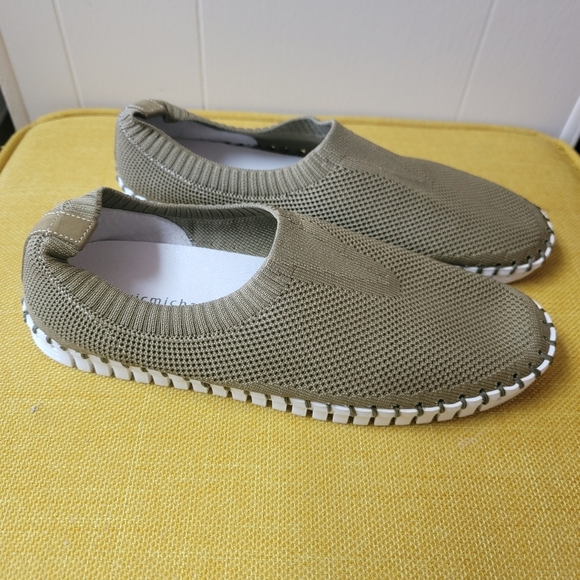 Eric Michael, Lucky, Olive Green, Size 40 (81/2-9) - Picture 1 of 3